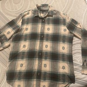 Lightweight button-up